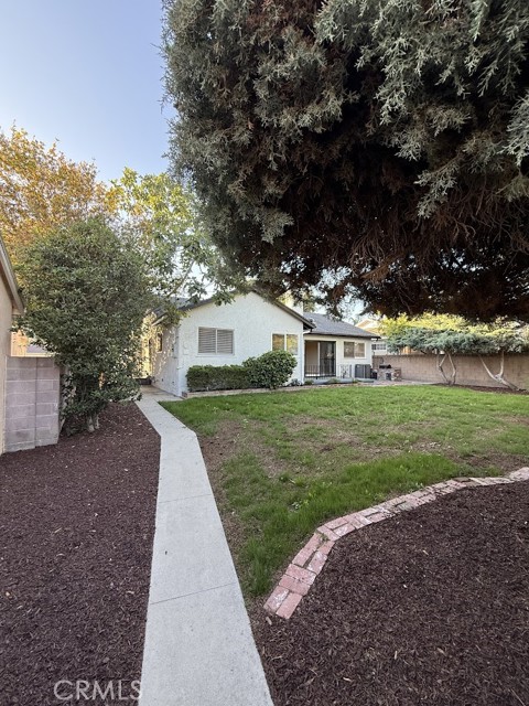 14906 Aztec Street, Sylmar CA: https://media.crmls.org/medias/d00288ee-6c98-49c7-af71-56c0c509f81c.jpg