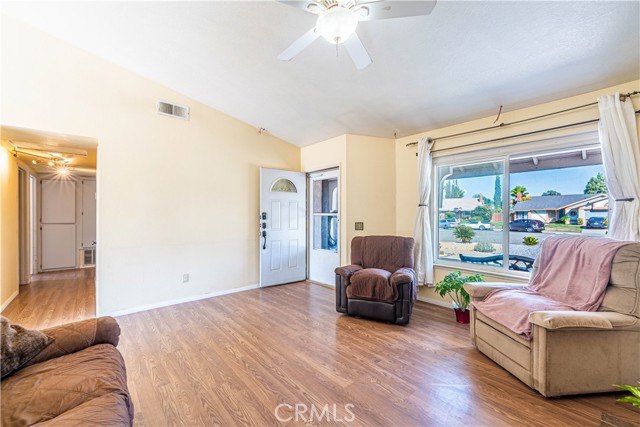 Detail Gallery Image 7 of 64 For 14871 Edelweiss Pl, Moreno Valley,  CA 92553 - 3 Beds | 2 Baths