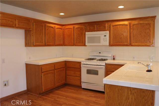 Detail Gallery Image 9 of 21 For 11243 Pinon Ave, Hesperia,  CA 92345 - 3 Beds | 2 Baths