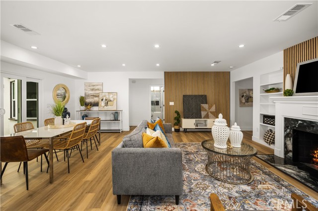 6005 S La Brea Avenue, Los Angeles CA: https://media.crmls.org/medias/d00442b8-7773-4fff-bde0-07a3e74ab956.jpg