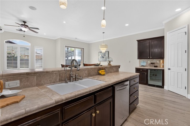 Detail Gallery Image 18 of 44 For 1563 E via Mirasol, Fresno,  CA 93730 - 4 Beds | 3 Baths