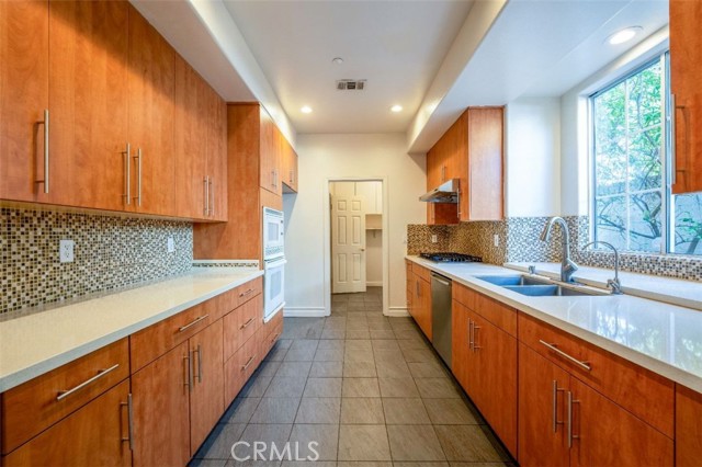 51 E Colorado Boulevard, Arcadia CA: https://media.crmls.org/medias/d006e90b-5546-4213-8643-3cc812beba65.jpg