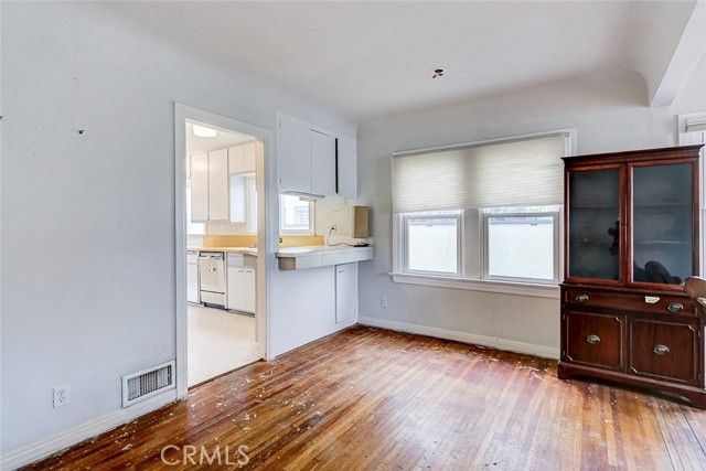 Detail Gallery Image 3 of 16 For 222 Avenue D, Redondo Beach,  CA 90277 - 3 Beds | 2/1 Baths