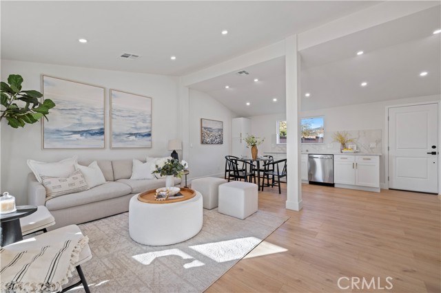 Detail Gallery Image 6 of 22 For 19017 Drycliff St, Canyon Country,  CA 91351 - 3 Beds | 1 Baths