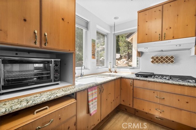 38512 North Shore Drive, Fawnskin CA: https://media.crmls.org/medias/d0099359-5d71-4f4b-9593-cd891076475e.jpg