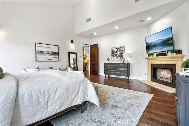 22953 Oxnard Street photo 11