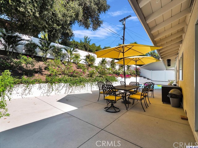3825 Los Amigos Street, La Crescenta CA: https://media.crmls.org/medias/d009fc61-50c2-4586-bde7-b5ab2565a493.jpg