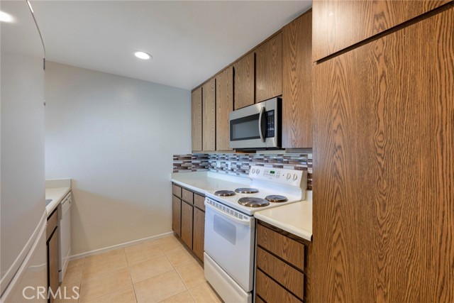 986 S Citron Street, Anaheim CA: https://media.crmls.org/medias/d00a5e08-8e81-4d8c-82f0-f7175f21e192.jpg