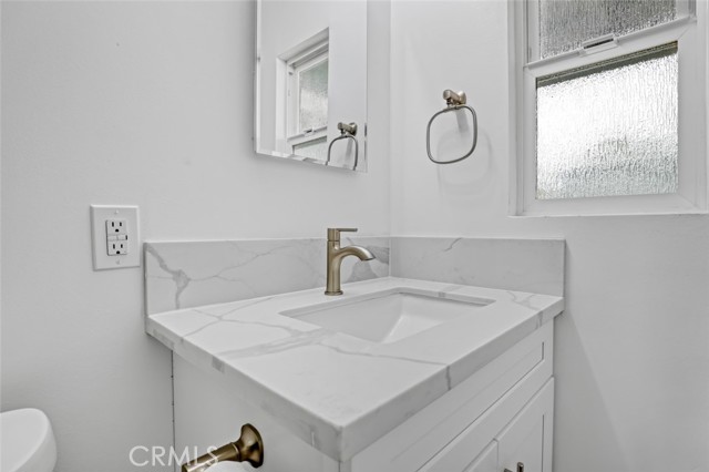 Detail Gallery Image 14 of 51 For 221 Avenida Monterey, San Clemente,  CA 92672 - 5 Beds | 4/1 Baths