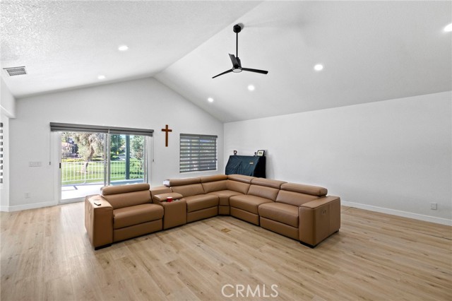 Detail Gallery Image 23 of 67 For 22731 Canyon Lake Dr, Canyon Lake,  CA 92587 - 4 Beds | 4 Baths