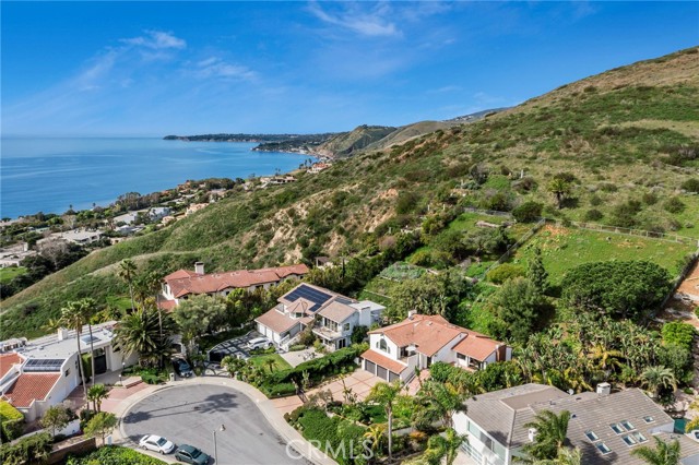 24743 Vantage Point Terrace, Malibu CA: https://media.crmls.org/medias/d00b9486-2132-4ae7-8faf-4228a8670483.jpg