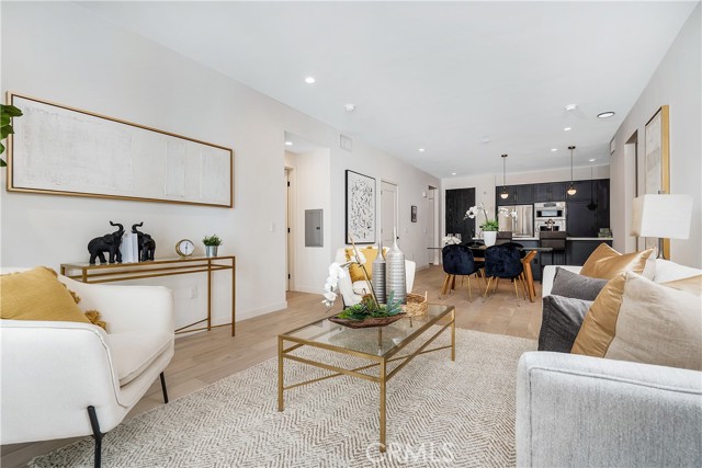 Detail Gallery Image 3 of 38 For 1333 S Orange Grove Ave #401,  Los Angeles,  CA 90019 - 3 Beds | 2/1 Baths