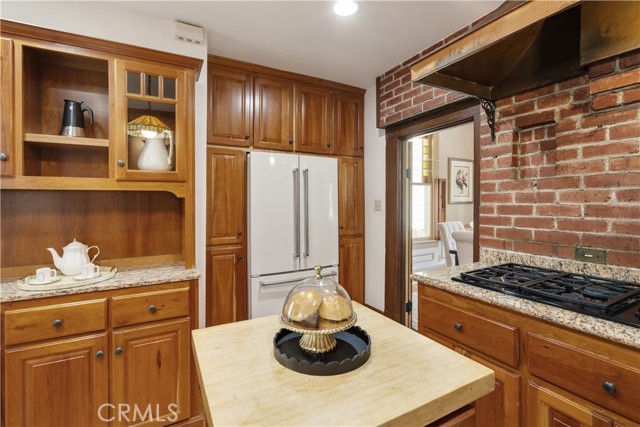 211 E Virginia Avenue, Glendora CA: https://media.crmls.org/medias/d00cafa6-e186-4a27-af09-9ded4b0761d5.jpg