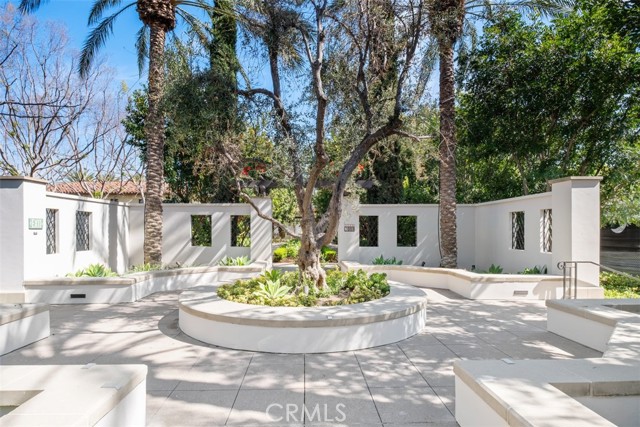 20 Townsend, Irvine CA: https://media.crmls.org/medias/d00cbe1e-43ce-40a4-9894-83a2d821b938.jpg