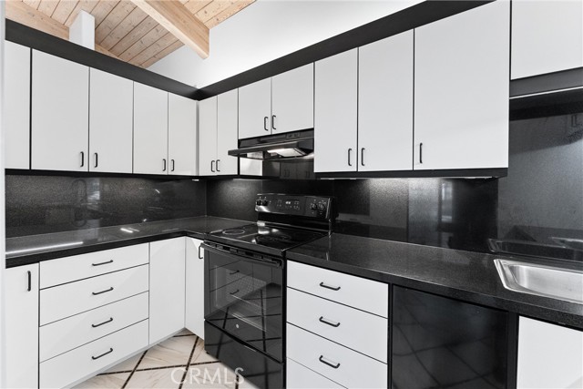 2360 Boulder Bluffs Court, Riverside CA: https://media.crmls.org/medias/d00cbefc-4e24-4b0e-b7e2-51ad5467df95.jpg