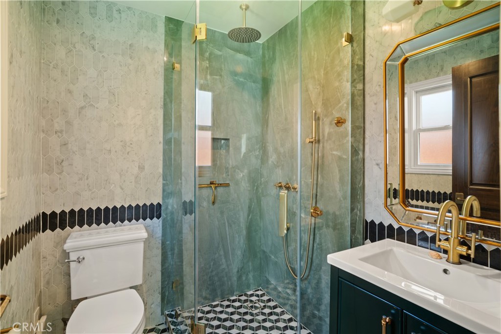https://media.crmls.org/medias/d00d99b6-9768-4af3-bb3d-2d9d54124597.jpg?preset=X-Large