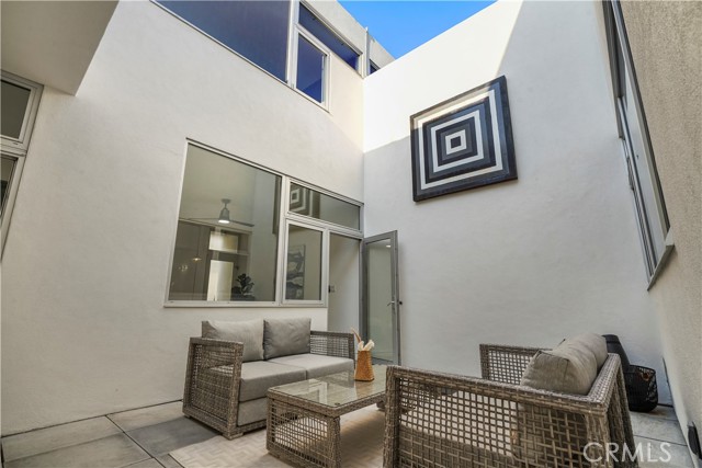 1121 Abbot Kinney Boulevard, Venice CA: https://media.crmls.org/medias/d00db687-345b-434d-acbd-4c2834c2b907.jpg