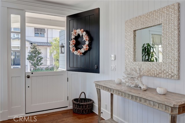 Detail Gallery Image 2 of 36 For 2603 Laurel Ave, Manhattan Beach,  CA 90266 - 5 Beds | 4/1 Baths
