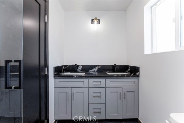 Detail Gallery Image 42 of 63 For 16701 Rinaldi St, Granada Hills,  CA 91344 - 3 Beds | 2/1 Baths