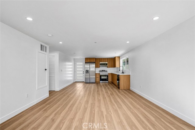 7320 Newcastle, Reseda CA: https://media.crmls.org/medias/d00edbab-60e0-4dbb-923c-9ffb0ba0bd78.jpg