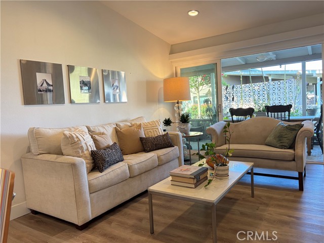 Detail Gallery Image 7 of 25 For 1340 Kenwood Rd M7-156j,  Seal Beach,  CA 90740 - 2 Beds | 1 Baths