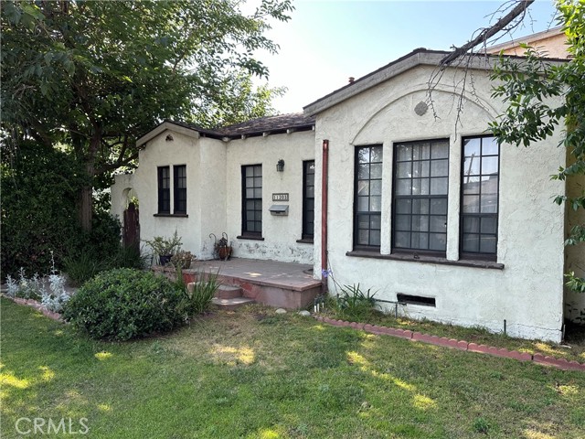11203 Califa Street, North Hollywood CA: https://media.crmls.org/medias/d010b55c-4360-4d59-99ef-3e1b7b561d21.jpg