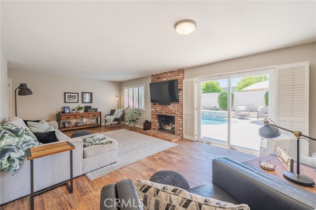 17131 Pinehurst Lane, Huntington Beach CA: https://media.crmls.org/medias/d01108f2-8b93-475c-9be8-bcf4e2ff2f22.jpg