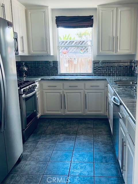 2 Maison, Aliso Viejo CA: https://media.crmls.org/medias/d0110d88-100e-4189-baea-654976f76302.jpg