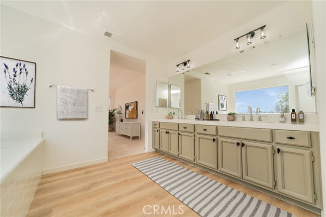 40143 Corte Lorca, Murrieta CA: https://media.crmls.org/medias/d0114e8d-a72c-4dcd-b5cc-2fb820f1115e.jpg