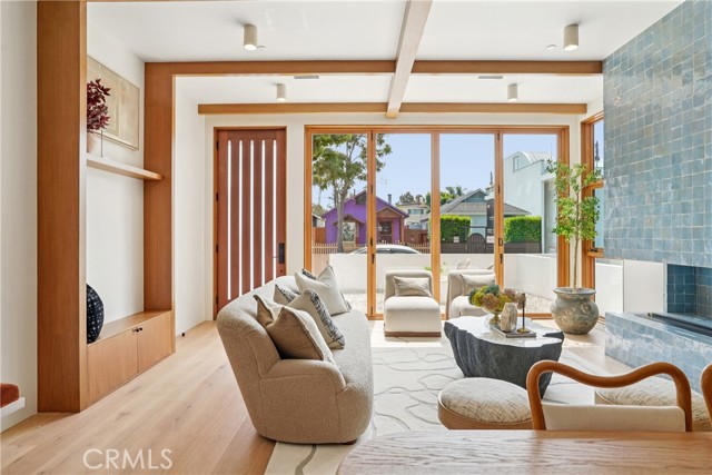 Image 10 of 66 For 647 Navy Street