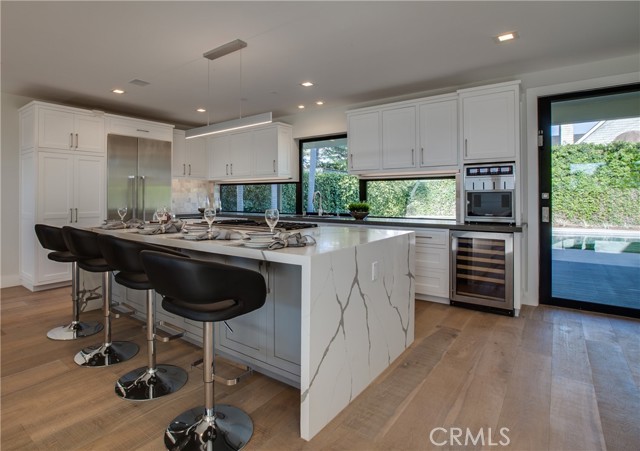 Detail Gallery Image 10 of 26 For 324 Saint Andrews Rd, Newport Beach,  CA 92663 - 5 Beds | 5/1 Baths