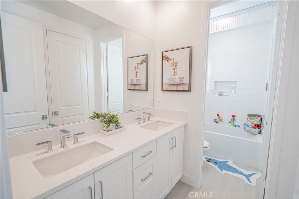 https://media.crmls.org/medias/d012a6ae-d5f9-4427-aa10-e14995c2cc5f.jpg?preset=X-Large