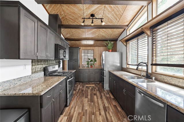 Detail Gallery Image 7 of 31 For 33743 Plowshare, Wildomar,  CA 92595 - 2 Beds | 2 Baths