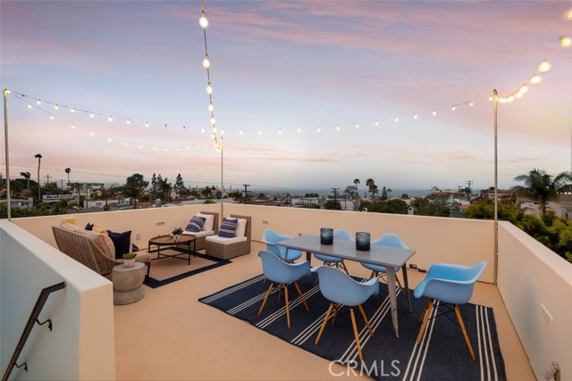 1141 7th Street, Hermosa Beach, California 90254, 3 Bedrooms Bedrooms, ,2 BathroomsBathrooms,Residential,Sold,7th,SB22129250