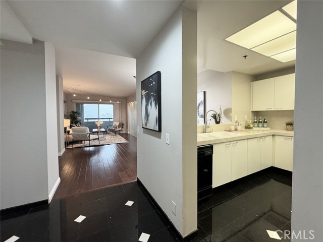 Detail Gallery Image 4 of 57 For 525 E Seaside Way #305,  Long Beach,  CA 90802 - 2 Beds | 1/1 Baths