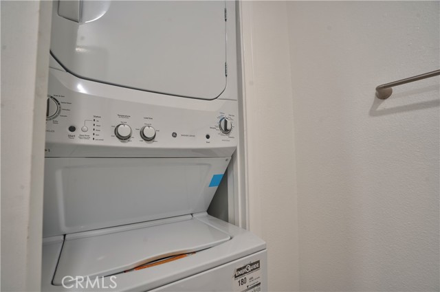 Detail Gallery Image 11 of 23 For 16022 Moorpark St #101,  Encino,  CA 91436 - 2 Beds | 2/1 Baths