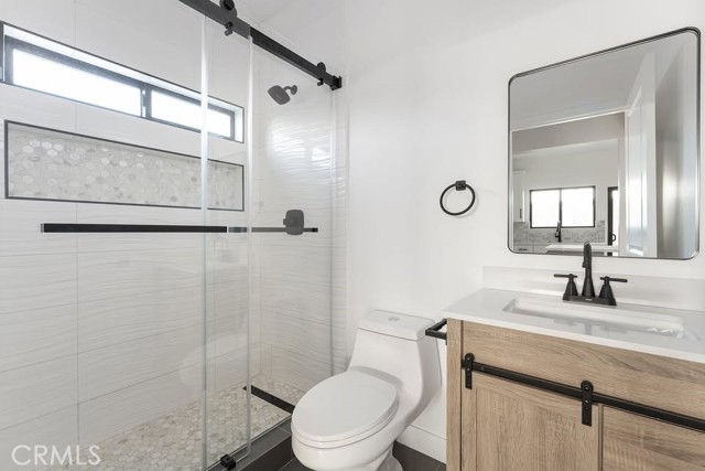 Detail Gallery Image 10 of 22 For 19952 1/2 Archwood St, Winnetka,  CA 91306 - 1 Beds | 1 Baths