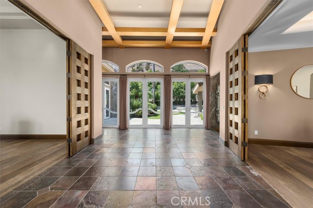 6945 E Hidden Oaks Lane, Orange CA: https://media.crmls.org/medias/d0153f88-6657-4de1-831f-f3d1aec3f4af.jpg
