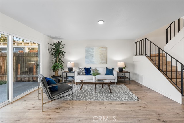 Detail Gallery Image 11 of 54 For 22015 Romar St, Chatsworth,  CA 91311 - 4 Beds | 3 Baths