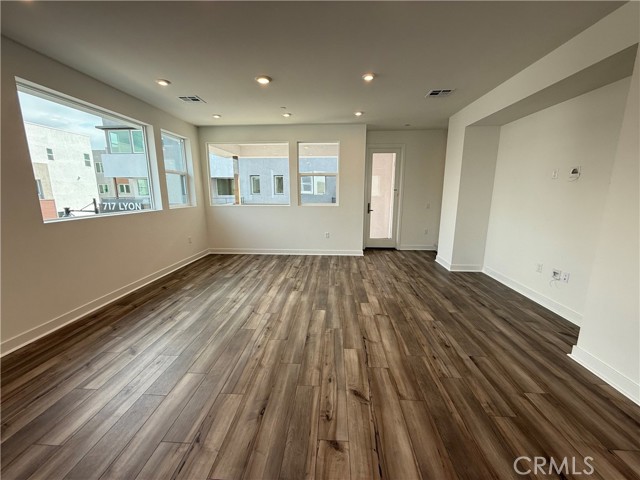 693 S Lyon Street, Santa Ana CA: https://media.crmls.org/medias/d0167974-d8ee-4287-b858-94b9a4f5dc3e.jpg