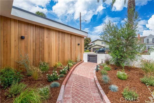 3521 Pine Avenue, Manhattan Beach, California 90266, 3 Bedrooms Bedrooms, ,2 BathroomsBathrooms,Residential,Sold,Pine,SB23138178