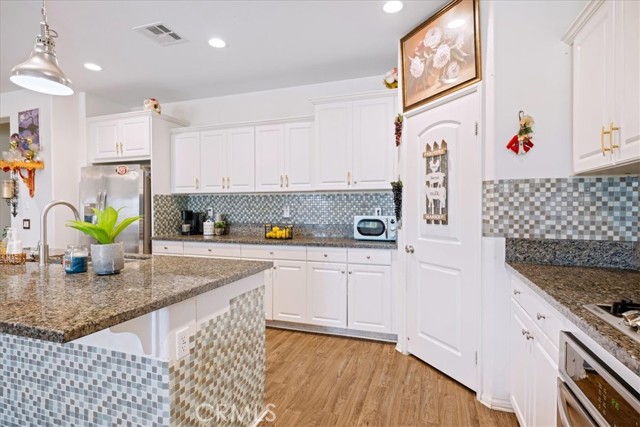 Detail Gallery Image 6 of 22 For 26947 Mountaingate, Menifee,  CA 92585 - 4 Beds | 3 Baths