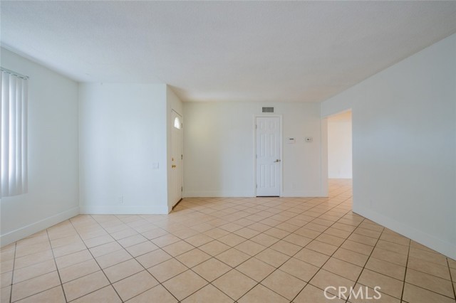 Detail Gallery Image 5 of 30 For 6933 Fallbrook Ave, West Hills,  CA 91307 - 3 Beds | 2 Baths
