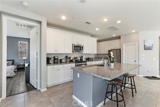 Detail Gallery Image 11 of 28 For 1396 Galaxy Dr, Beaumont,  CA 92223 - 4 Beds | 2 Baths