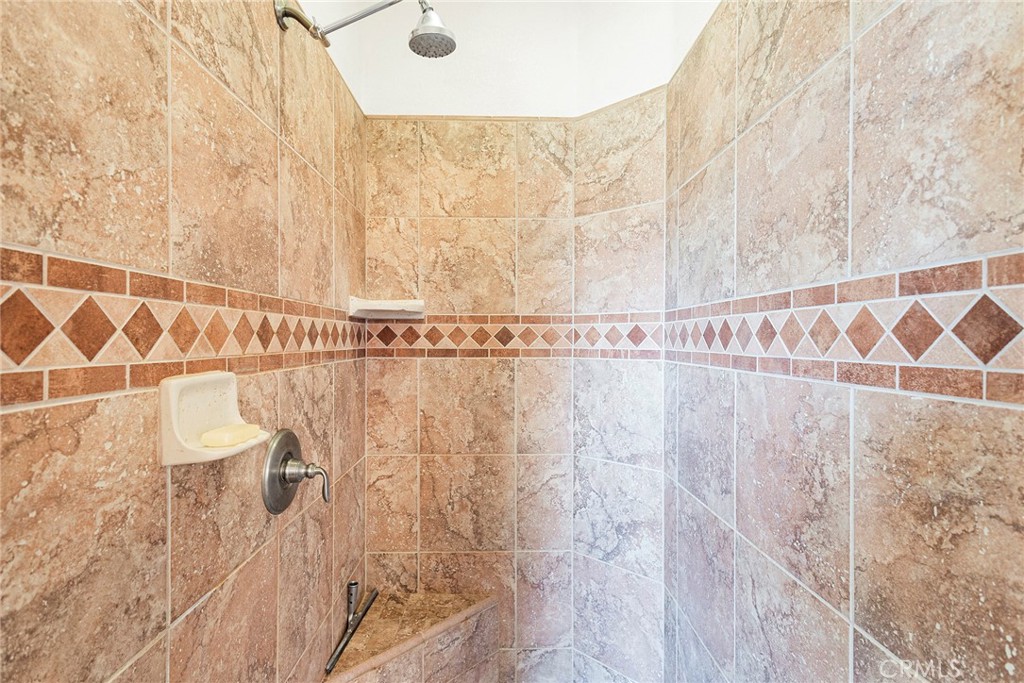 https://media.crmls.org/medias/d019905a-7b36-4b15-8c6c-303361cf40b6.jpg?preset=X-Large