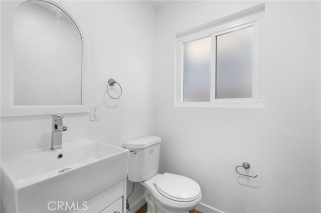 Detail Gallery Image 12 of 26 For 621 E Cedar a,  Burbank,  CA 91501 - 2 Beds | 1/1 Baths