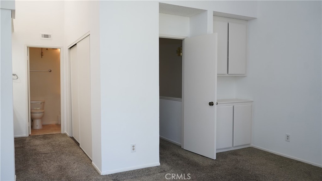 https://media.crmls.org/medias/d01a0ab3-a895-4ec5-b17c-8361434fc40e.jpg?preset=X-Large