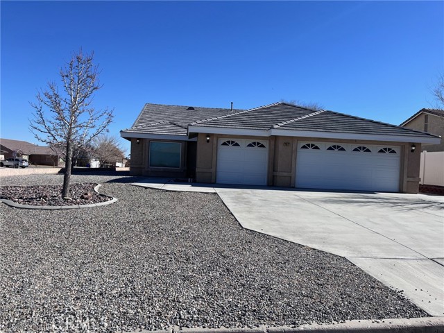 Detail Gallery Image 2 of 29 For 26577 Windjammer Ln, Helendale,  CA 92342 - 4 Beds | 2 Baths