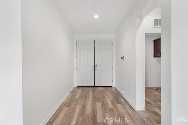 Detail Gallery Image 3 of 26 For 8005 Bandelier Dr, Bakersfield,  CA 93313 - 3 Beds | 2 Baths