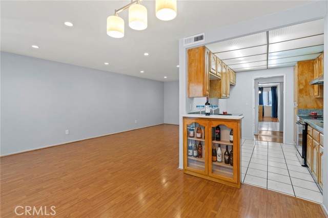 Detail Gallery Image 18 of 28 For 5412 Lindley Ave #108,  Encino,  CA 91316 - 3 Beds | 2 Baths